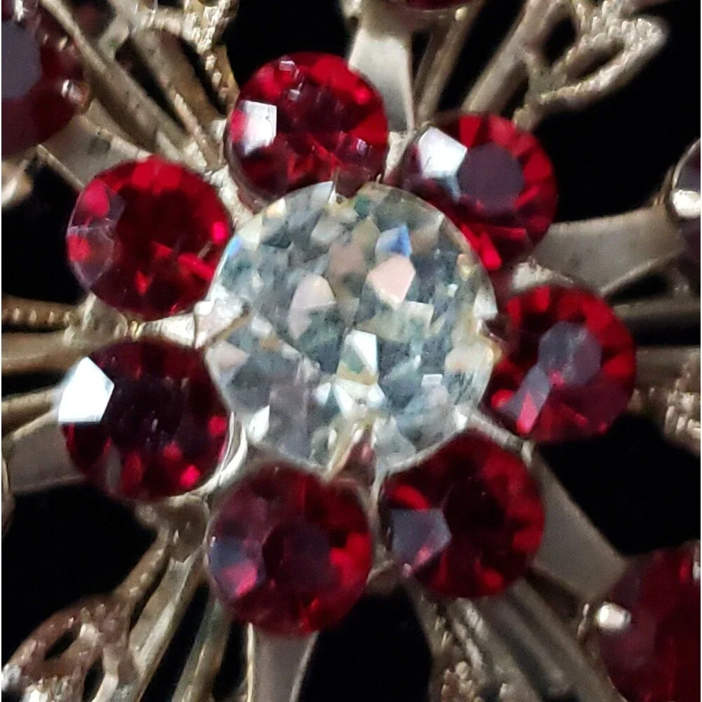 Vtg Unsigned Floral Metal Brooch/Pin, Rhinestone, Red Stones Gold Colored Leaves